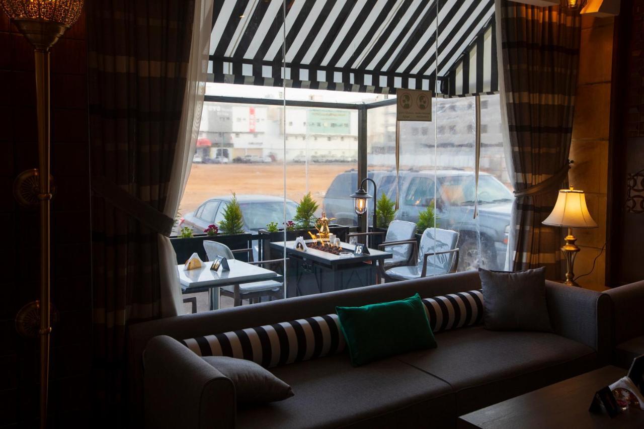 Olive Tree Hotel 타부크 외부 사진