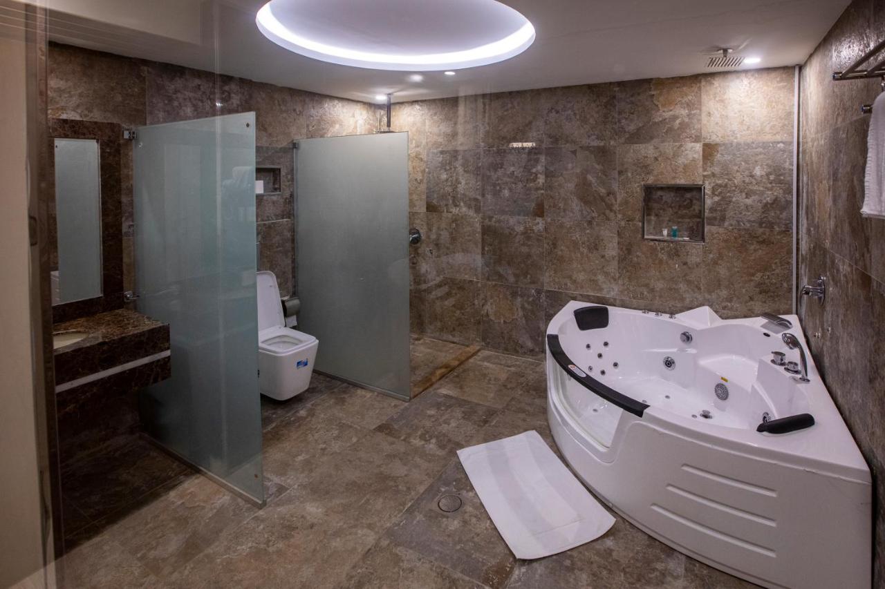 Olive Tree Hotel 타부크 외부 사진