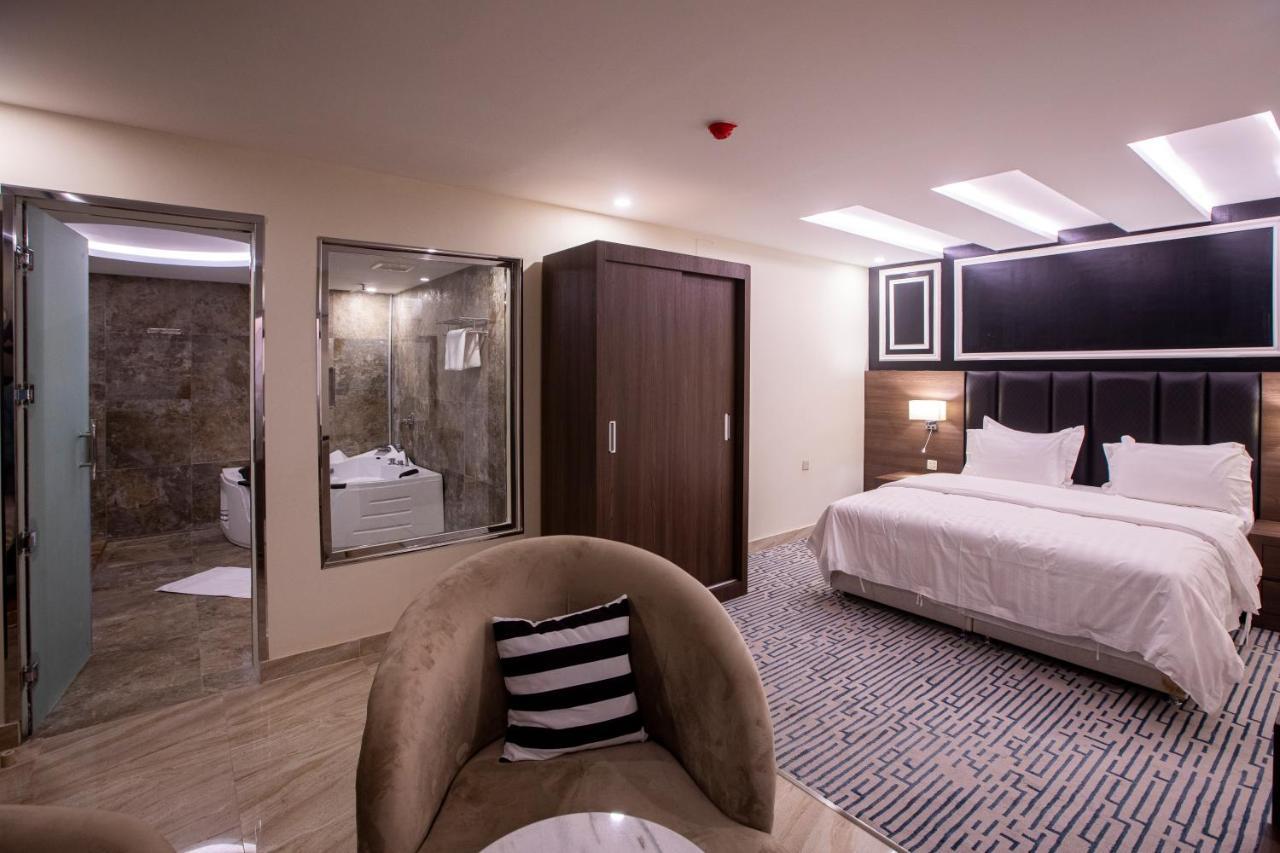 Olive Tree Hotel 타부크 외부 사진